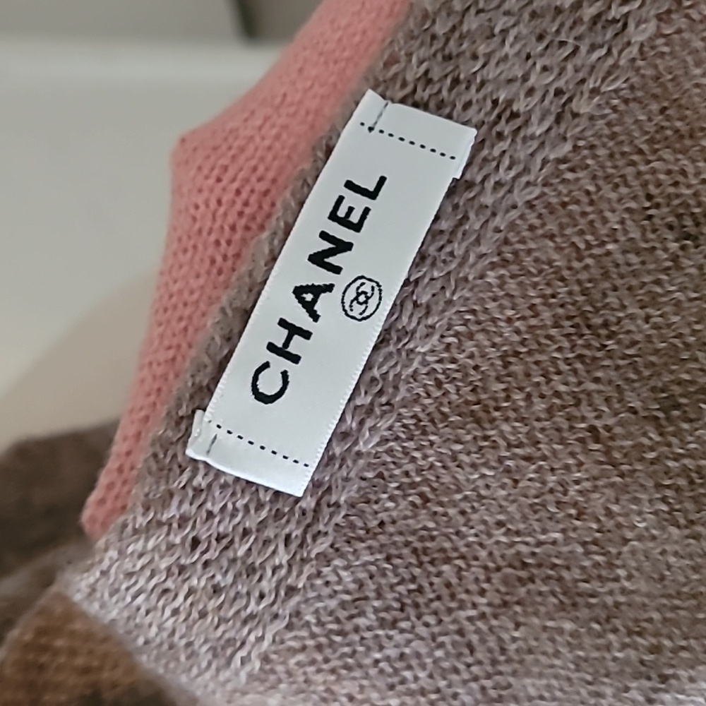 Chanel Elegant Brown and Pink Wrap - Picture 7 of 9